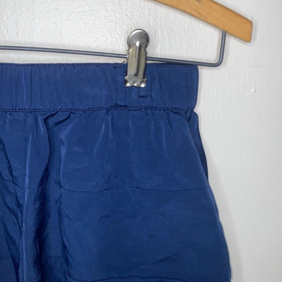 H&M Pants - 🐆Navy blue H&M flowy shorts!